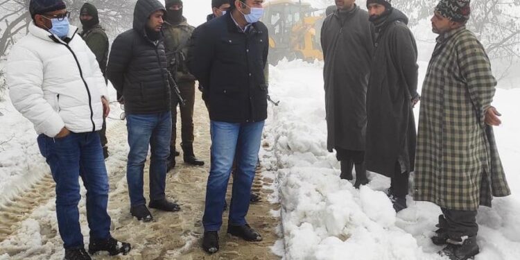 Links and lanes main focus as snow-clearance was stepped up in Srinagar