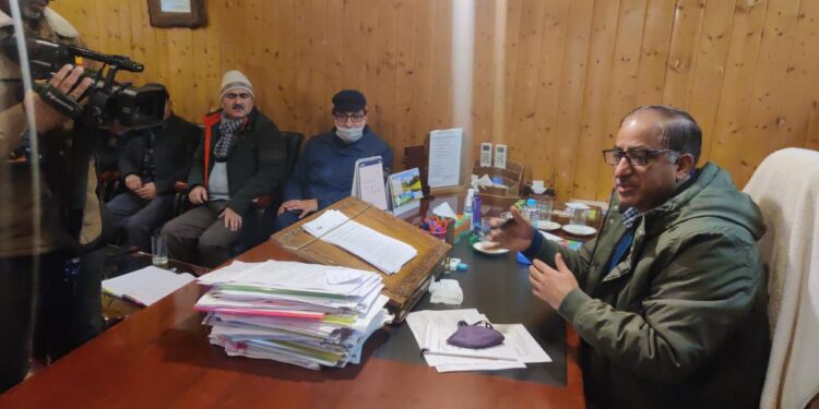 Fruit growers of valley call on Director Horticulture
