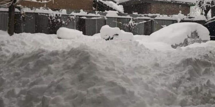 Snow Falls From Roof, Kills Elderly Woman In Trehgam Kupwara