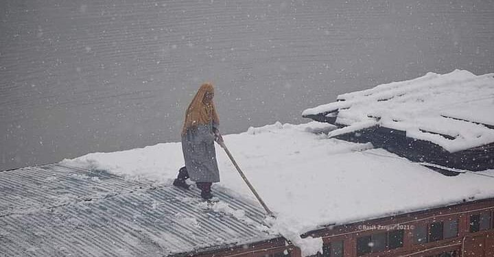 Temperature Plunges Across Kashmir, Srinagar Records Coldest Night After Eight Years