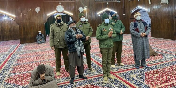 IGP Kashmir Pays Obeisance at Dargah Hazratbal Shrine