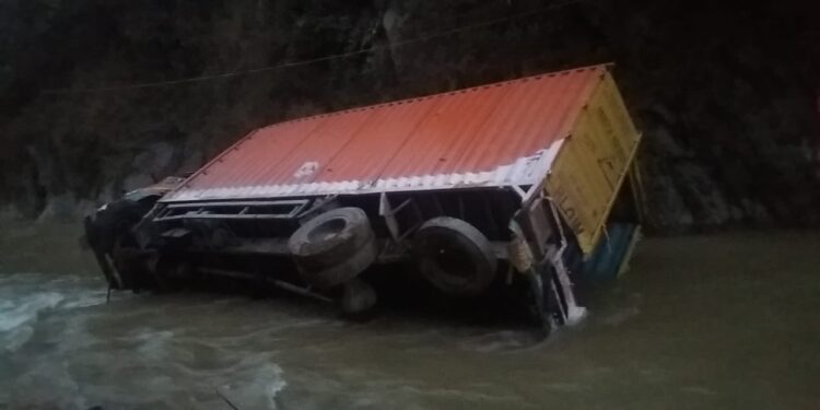 2 persons missing, another injured as truck falls in Nallah in Ramban