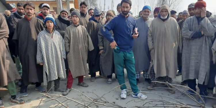Sumbal protests against erratic powers supply, hike in monthly tariffs