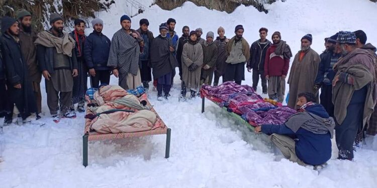 snowfall aftermath, locals ferry 2 patients for 7kms on stretchers to Hospital