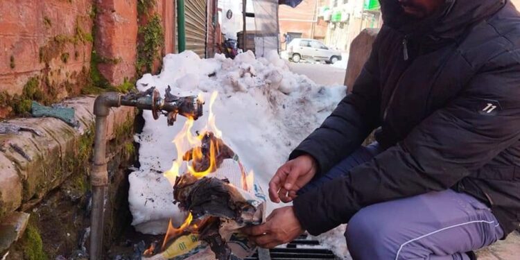 Severe Cold Wave Unrelenting In Kashmir, Srinagar Freezes At -7.2°C