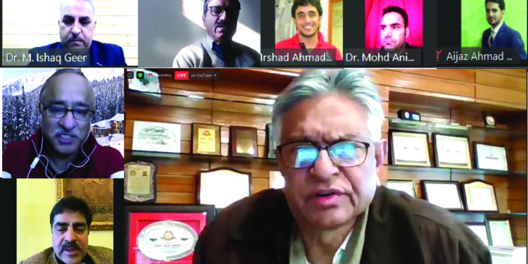 KU lecture: Top Kashmir doctor advises against lowering Covid-19 guard amid vaccine rollouts
