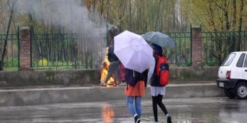 Rainfall In Kashmir, Mercury Rises Except Gulmarg