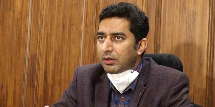 Government for viable resolution of genuine demands: DC Srinagar to transporters