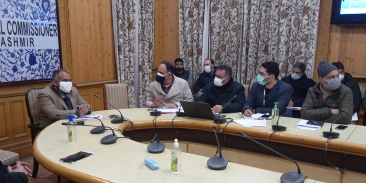 Div Com reviews progress on major developmental projects