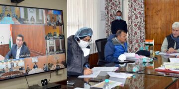 5th round of LG’s Mulaqaat: LG directs KPDCL for deducting undue surcharge raised on consumer’s electricity bills from the salary of concerned officials