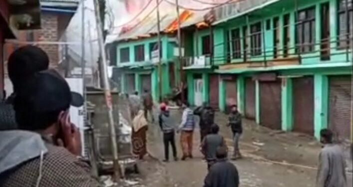 2 houses, upper portion of shopping complex with 20 shops gutted in Kulgam fire