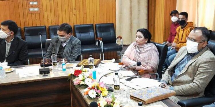 Div Com Kashmir chairs interactive session on avian influenza (bird flu)
