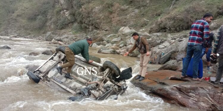 Five family members injured in road mishap along Srinagar-Jammu Highway