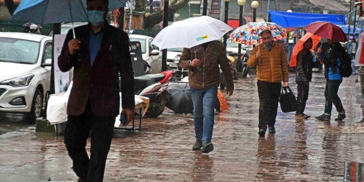 Day 4: Rains, snowfall continue in Kashmir