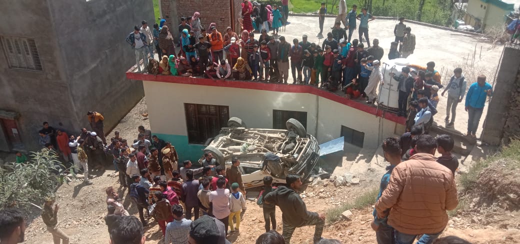 Minor girl killed, 8 persons injured as sumo falls in Rajouri