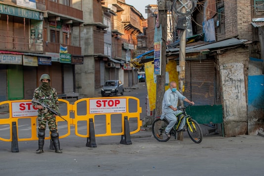 Some Standalone Shops, Public Transport With 50% Capacity To Be Allowed During Lockdown In Srinagar