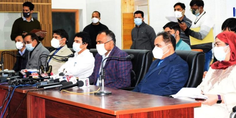 Div Com stresses on maintaining proper covid behaviour