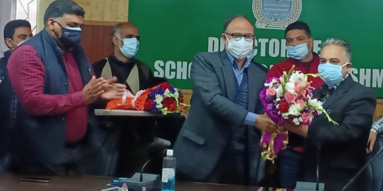 Dr. Tasaduq Hussain Mir assumes charge as DSEK