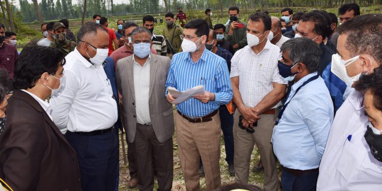 Div Com visits DRDO 500- bedded Covid hospital site at B’gam