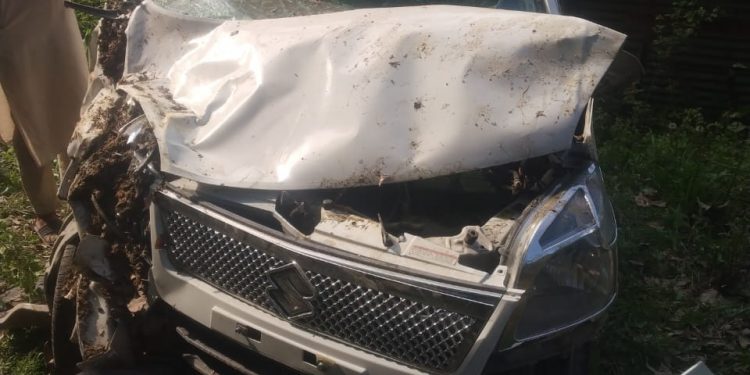 Father-Son Duo Sustains Injuries As Vehicle Rolls Down Gorge in Budgam