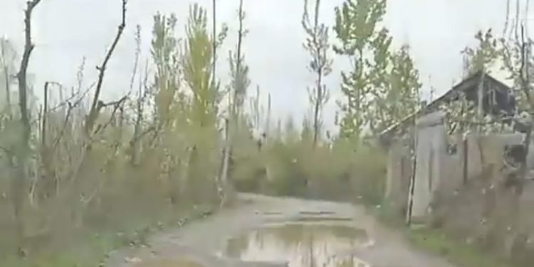 Dilapidated Bandzoo-Jandwal Road in Pulwama Stretch Irks Residents