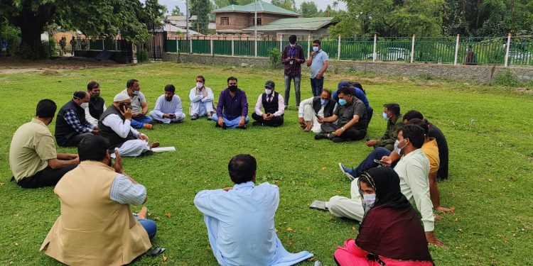 PRIs Boycott Covid-Review Meet In Bandipora