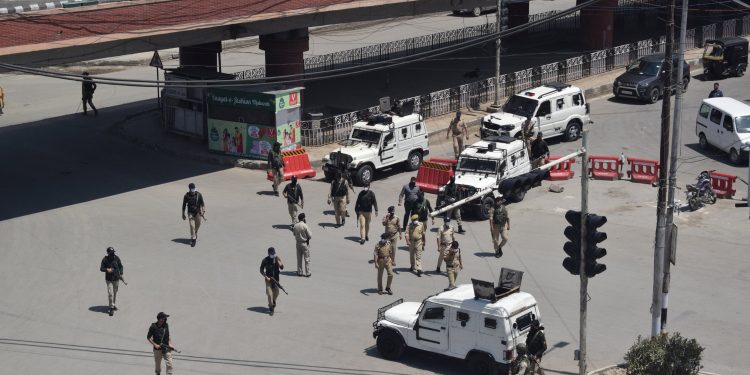Day 14: Strict Curfew In Kashmir, 678 People Fined