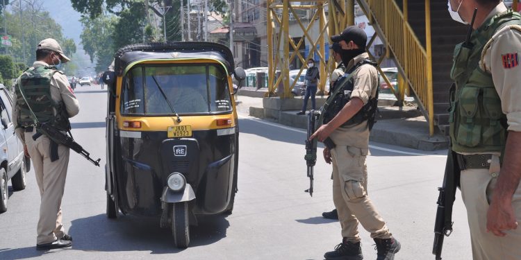 Normal Life Remain Affected, No Friday Prayers In Jamia, Hazratbal
