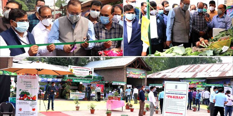 Principal Secretary inaugurates organic vegetable sale outlet at Lalmandi Srinagar