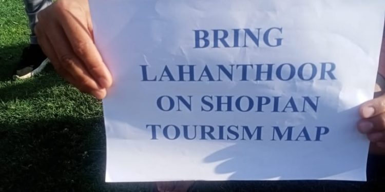 Local Youths In Shopian Hold Sit-in, Want Lahanthoor On Tourism Map