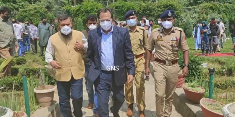 Advisor Baseer Khan Visits Kupwara To Review COVID-19 Scenario
