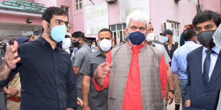 Lt Governor visits Anantnag, reviews Covid containment & preventive measures in the district