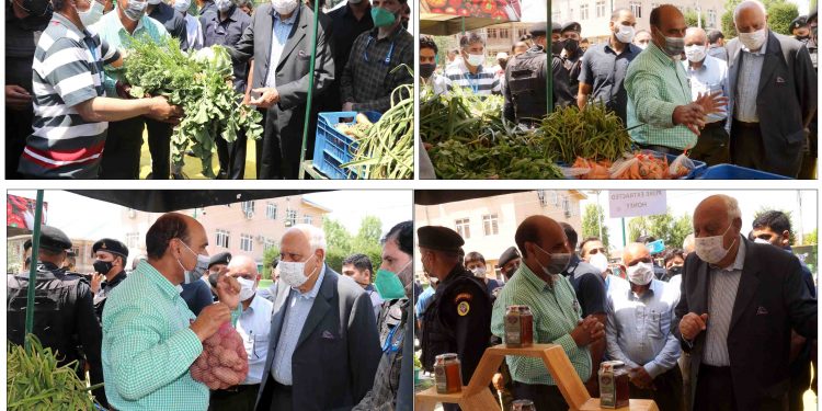 Member Parliament Dr. Farooq Abdullah visits organic vegetable outlet Lalmandi, Srinagar