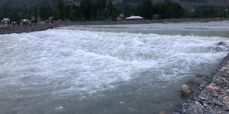 Bandipora: Swimming, bathing banned in Nallah Madhumatti