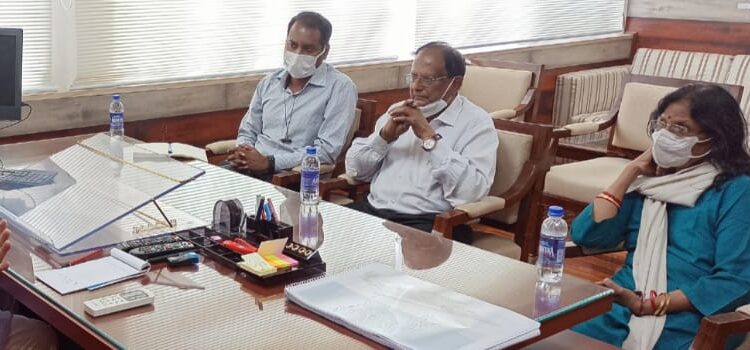 Advisor Khan discusses revival model for JKHPMC with a Mumbai based Consultancy firm