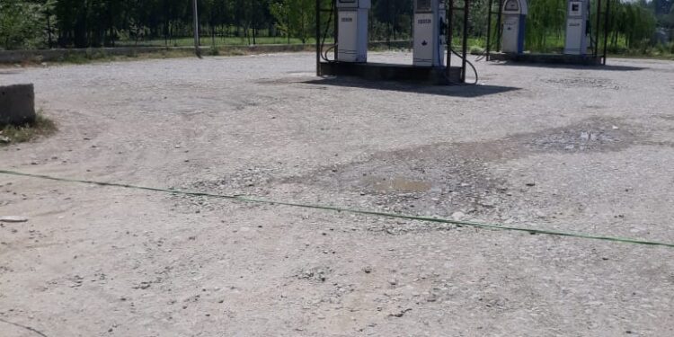 Bandipora: Authorities seal petrol storage unit as owner allegedly resorts to retail sale