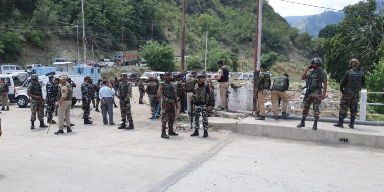 Updated:Grenade attack in Baramulla, Four CRPF personnel, civilian injured