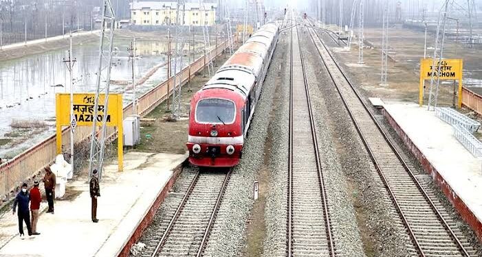 Kupwara Girl Falls from Moving Train in Budgam, Hospitalised in Critical Conditions