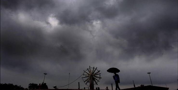 Moderate To Heavy Rains In J&K, Mercury Drops