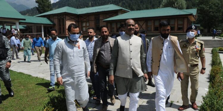 Lok Sabha Speaker meets representatives of local bodies in Anantnag
