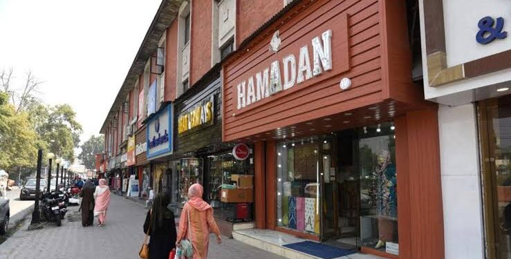 Life Limps Back To Normalcy In Most Kashmir Parts