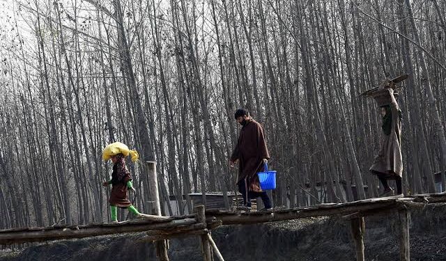 Night temperature falls across Kashmir, below normal in Gulmarg