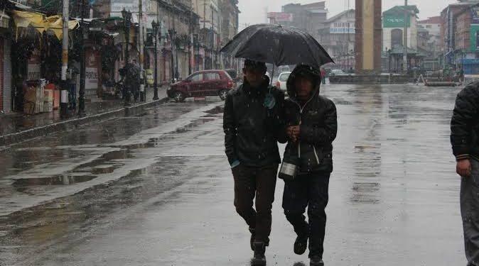 Rains Drench J&K, Light To Moderate Snowfall In Several Kashmir Parts