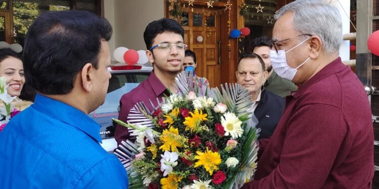 Advisor Khan visits NEET Topper, Tanmay Gupta