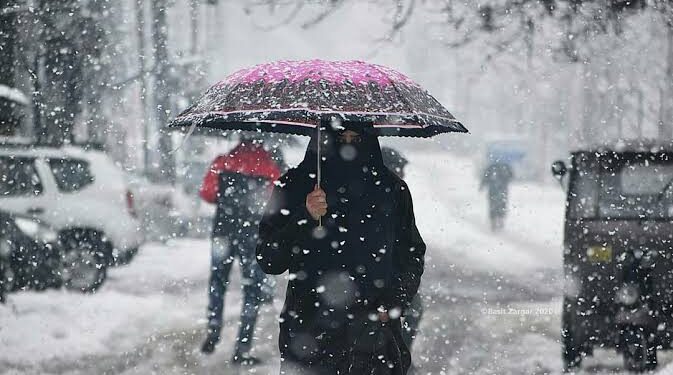 MeT Forecasts Widespread Snowfall, Rains In J&K From December 5-7