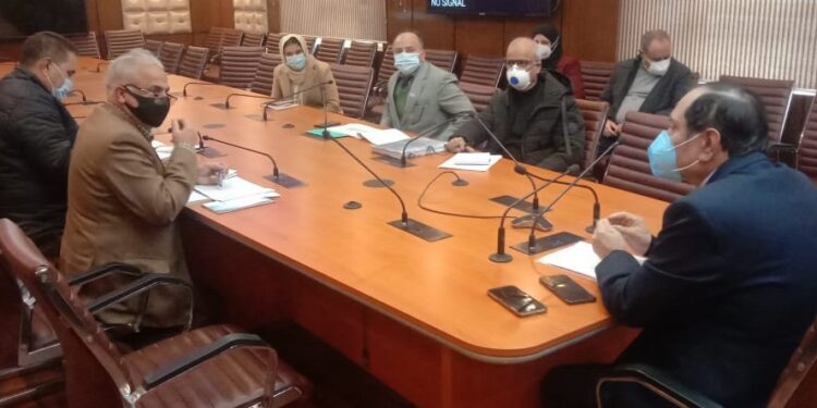Advisor Bhatnagar reviews winter preparedness of various Deptts in Kashmir Division