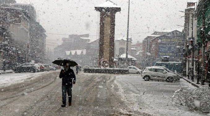 ‘Moderate To Heavy’ Snowfall Likely In J&K, Ladakh From Dec 23-25: MeT