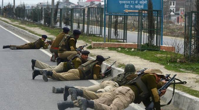 14 injured as militants target police bus on Highway near Zeewan Srinagar