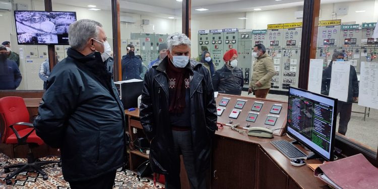 Advisor Farooq Khan reviews restoration of essential services in Kashmir