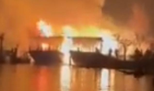 2 Houseboats Gutted in Dal Lake Fire Mishap